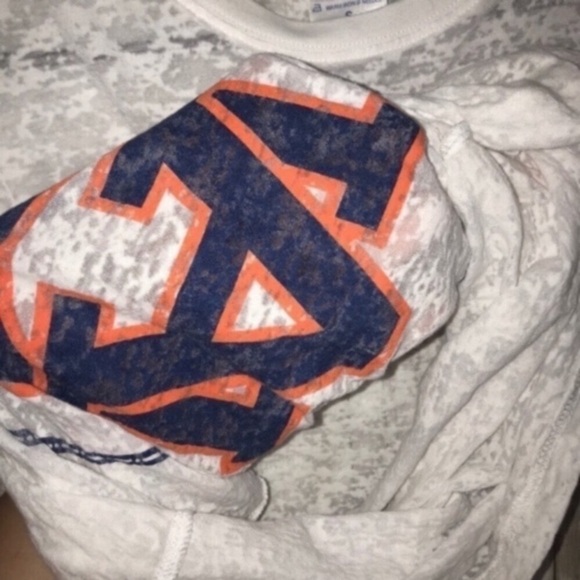 NCAA Auburn Reverse Logo Tee - Picture 4 of 4
